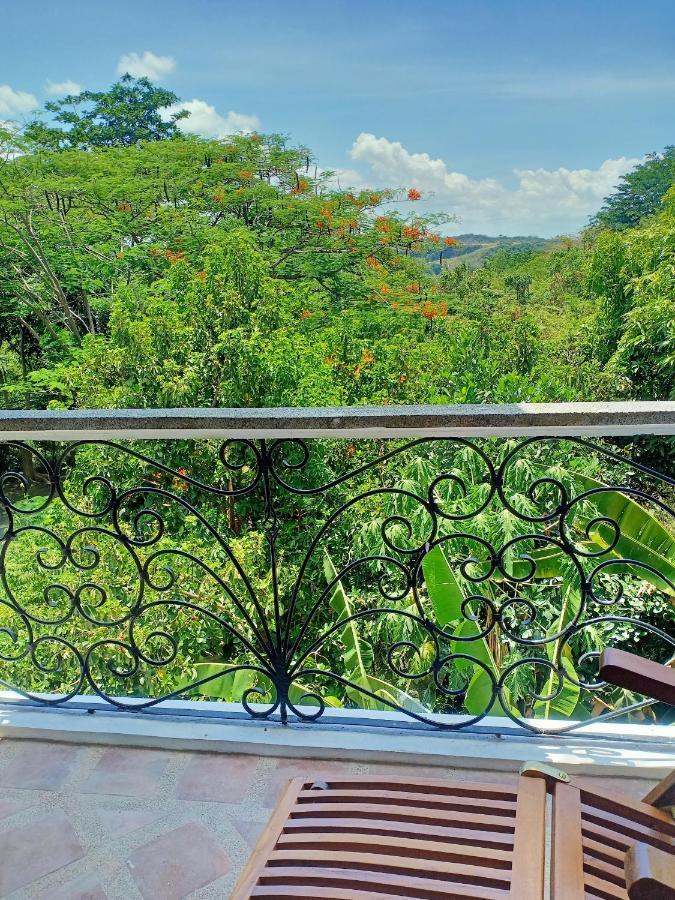 El Castillo Bed And Breakfast Angono 外观 照片