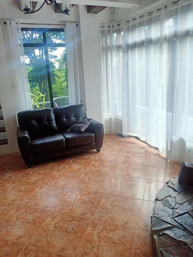 El Castillo Bed And Breakfast Angono 外观 照片