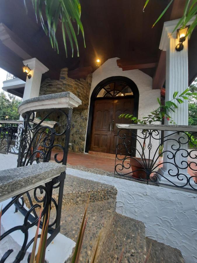 El Castillo Bed And Breakfast Angono 外观 照片