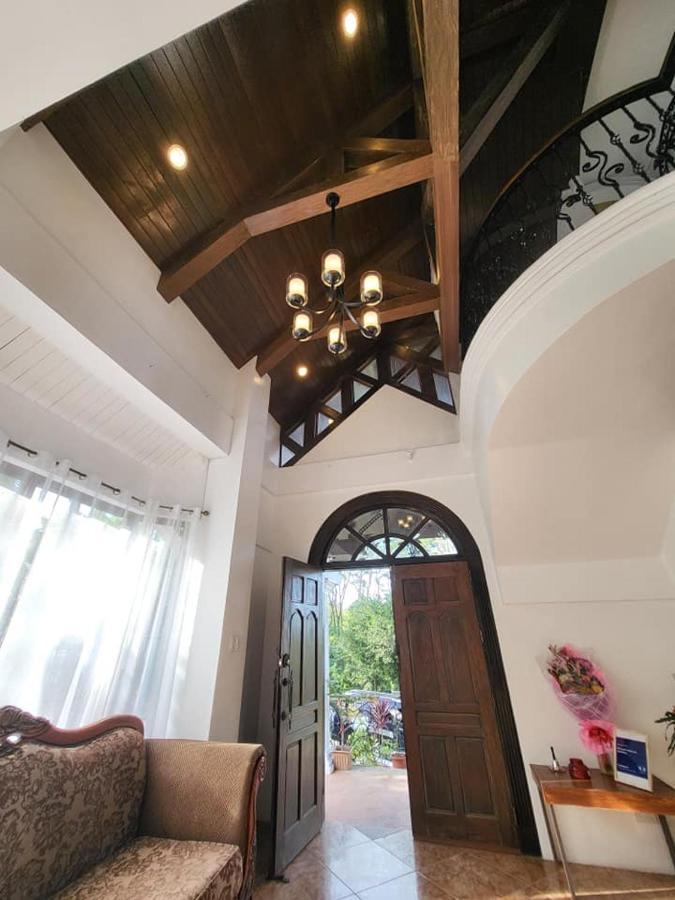 El Castillo Bed And Breakfast Angono 外观 照片