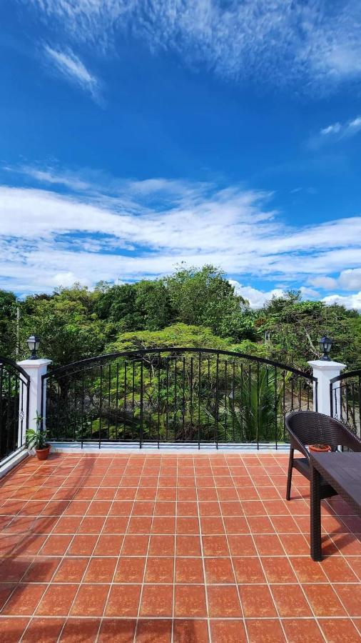 El Castillo Bed And Breakfast Angono 外观 照片