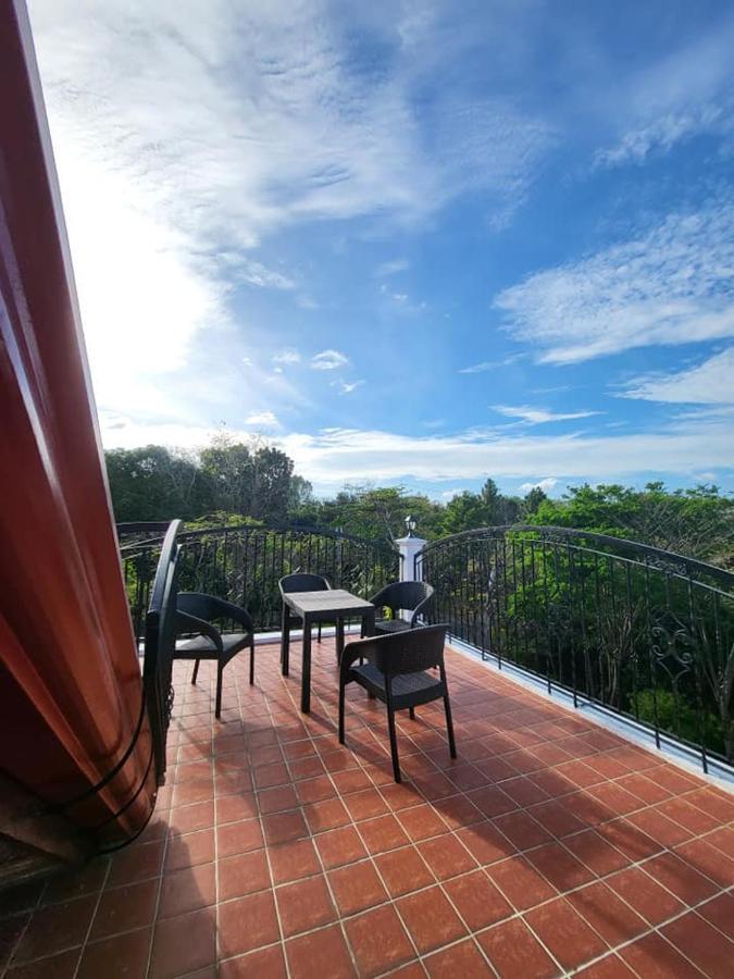 El Castillo Bed And Breakfast Angono 外观 照片